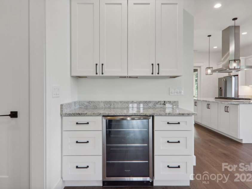 20 Maple Knoll Drive, Hendersonville, NC 28792.  MLS# CAR4120243, YatesRealty ID 1668. 