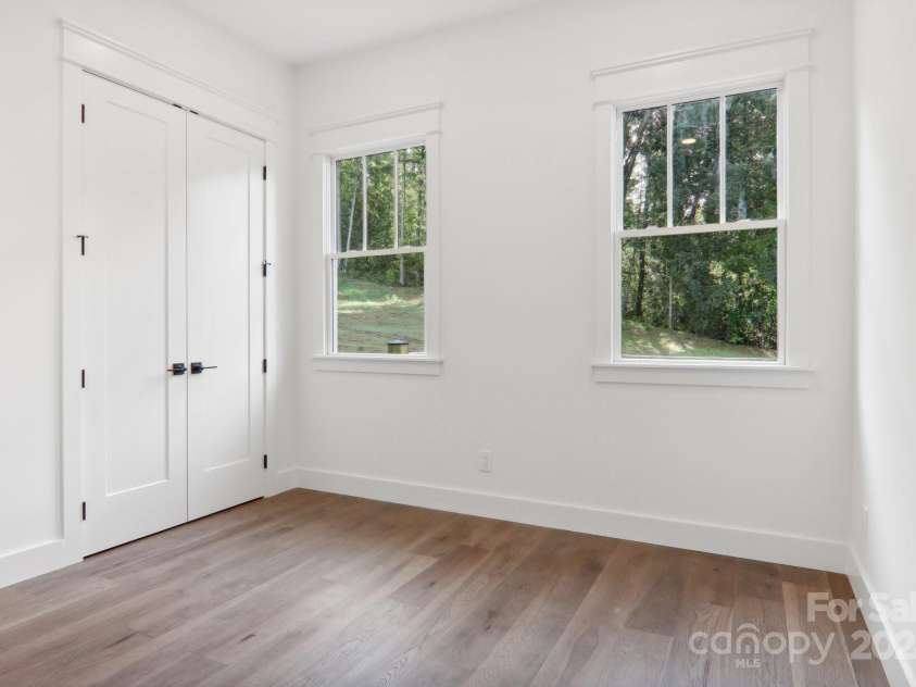 20 Maple Knoll Drive, Hendersonville, NC 28792.  MLS# CAR4120243, YatesRealty ID 1668. 