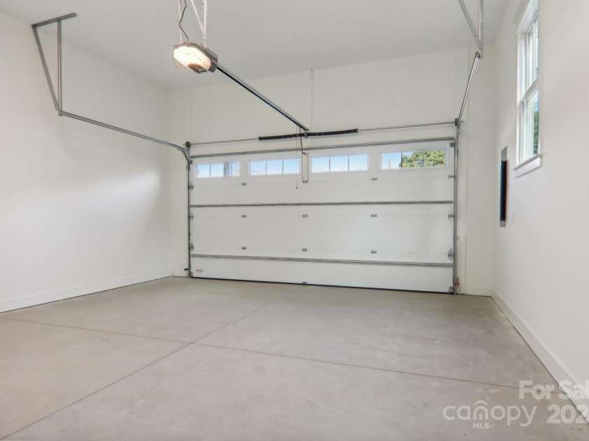 20 Maple Knoll Drive, Hendersonville, NC 28792.  MLS# CAR4120243, YatesRealty ID 1668. 
