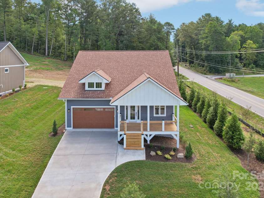 20 Maple Knoll Drive, Hendersonville, NC 28792.  MLS# CAR4120243, YatesRealty ID 1668. 