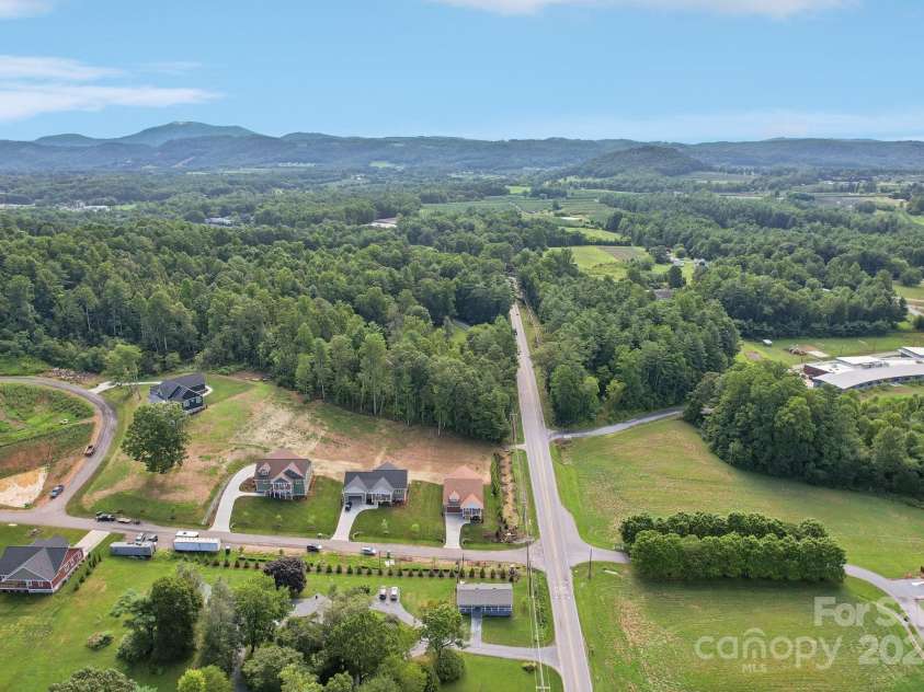 20 Maple Knoll Drive, Hendersonville, NC 28792.  MLS# CAR4120243, YatesRealty ID 1668. 