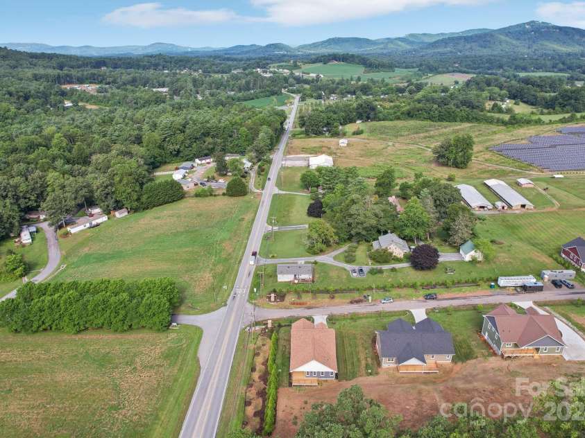 20 Maple Knoll Drive, Hendersonville, NC 28792.  MLS# CAR4120243, YatesRealty ID 1668. 