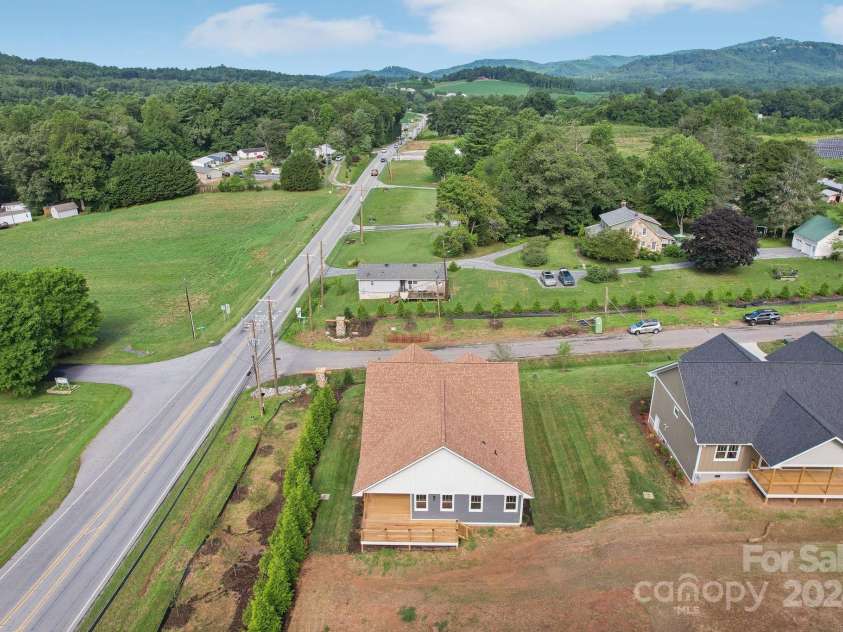 20 Maple Knoll Drive, Hendersonville, NC 28792.  MLS# CAR4120243, YatesRealty ID 1668. 