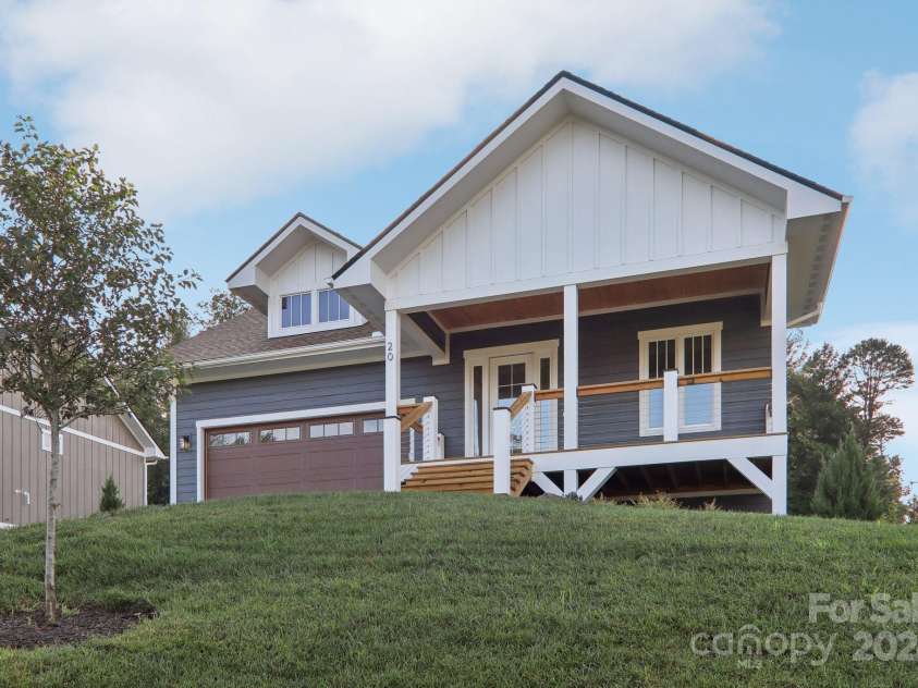 20 Maple Knoll Drive, Hendersonville, NC 28792.  MLS# CAR4120243, YatesRealty ID 1668. 