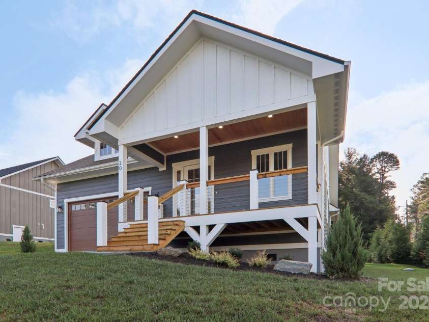 20 Maple Knoll Drive, Hendersonville, NC 28792.  MLS# CAR4120243, YatesRealty ID 1668. 
