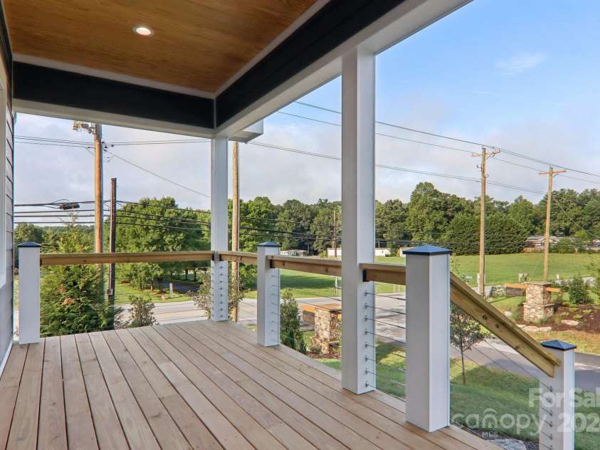 20 Maple Knoll Drive, Hendersonville, NC 28792.  MLS# CAR4120243, YatesRealty ID 1668. 