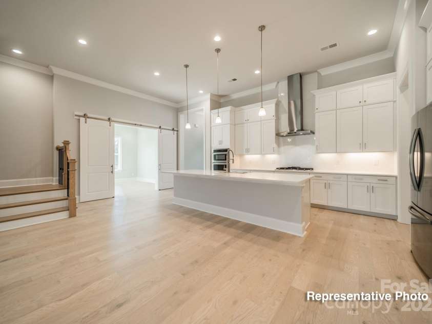 402 Turtleback Ridge, Matthews, NC 28104.  MLS# CAR4302443, YatesRealty ID 1668. 