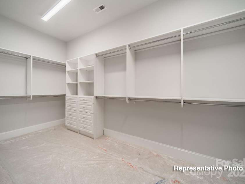 402 Turtleback Ridge, Matthews, NC 28104.  MLS# CAR4302443, YatesRealty ID 1668. 