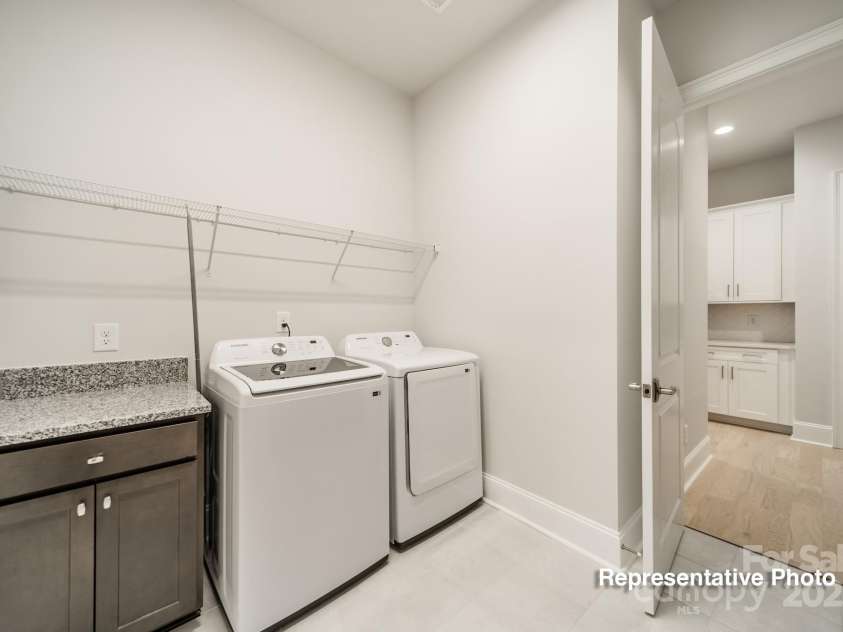 402 Turtleback Ridge, Matthews, NC 28104.  MLS# CAR4302443, YatesRealty ID 1668. 