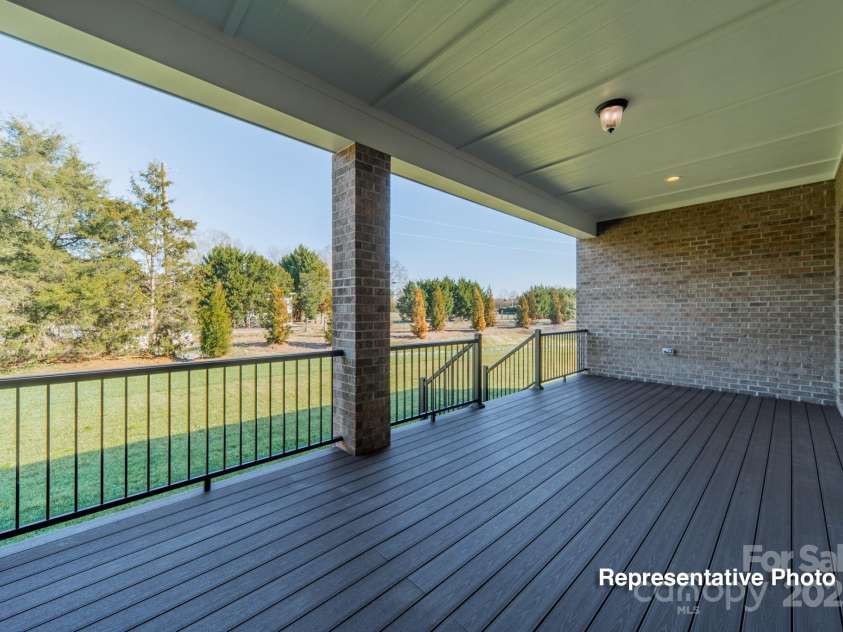 402 Turtleback Ridge, Matthews, NC 28104.  MLS# CAR4302443, YatesRealty ID 1668. 