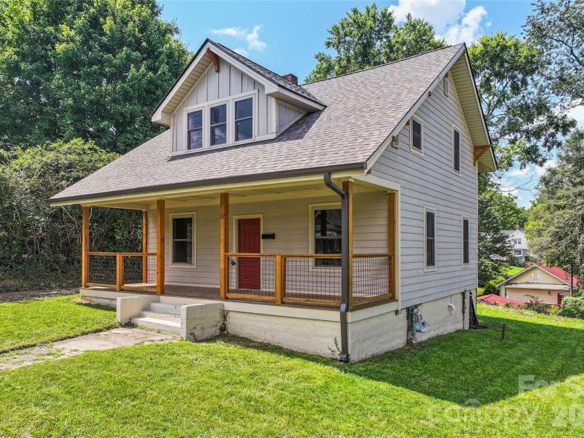 22 Pine Grove Avenue, Asheville, NC 28801.  MLS# CAR4185967, YatesRealty ID 16680. 