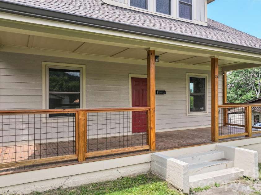 22 Pine Grove Avenue, Asheville, NC 28801.  MLS# CAR4185967, YatesRealty ID 16680. 