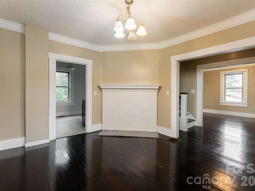 22 Pine Grove Avenue, Asheville, NC 28801.  MLS# CAR4185967, YatesRealty ID 16680. 