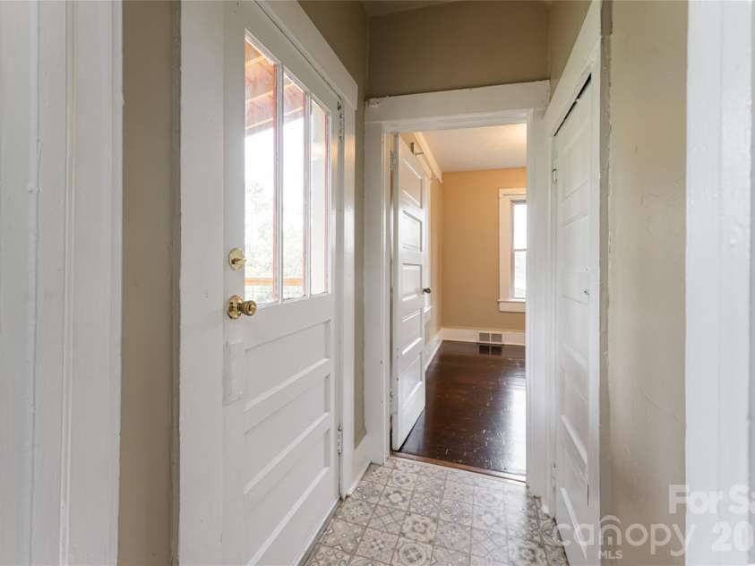 22 Pine Grove Avenue, Asheville, NC 28801.  MLS# CAR4185967, YatesRealty ID 16680. 