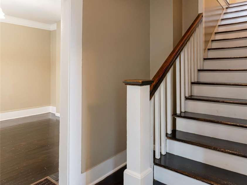 22 Pine Grove Avenue, Asheville, NC 28801.  MLS# CAR4185967, YatesRealty ID 16680. 