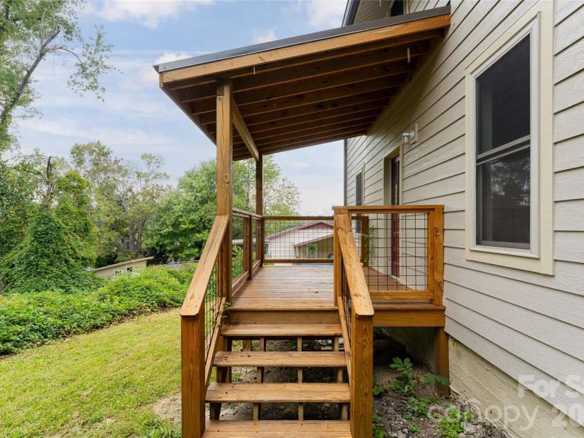 22 Pine Grove Avenue, Asheville, NC 28801.  MLS# CAR4185967, YatesRealty ID 16680. 