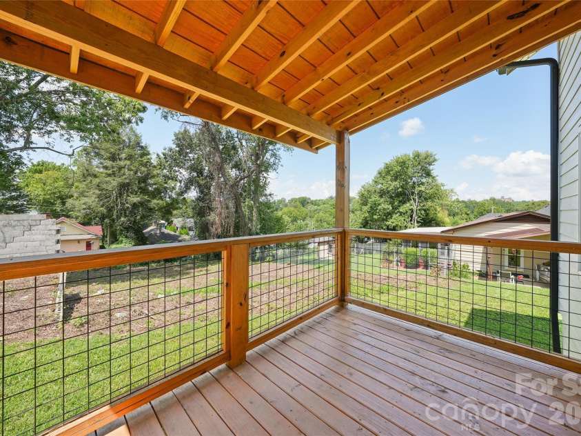 22 Pine Grove Avenue, Asheville, NC 28801.  MLS# CAR4185967, YatesRealty ID 16680. 