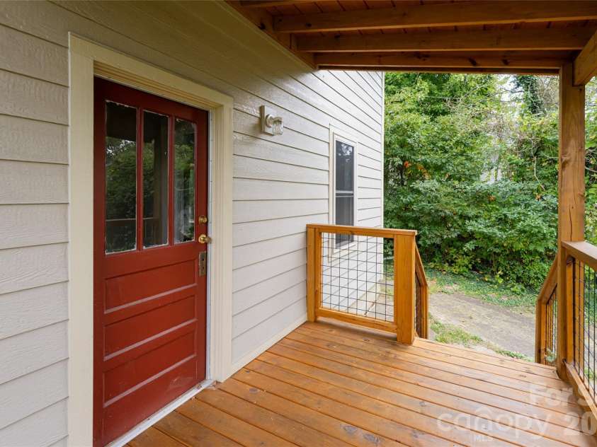 22 Pine Grove Avenue, Asheville, NC 28801.  MLS# CAR4185967, YatesRealty ID 16680. 