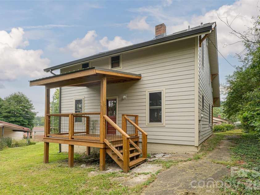 22 Pine Grove Avenue, Asheville, NC 28801.  MLS# CAR4185967, YatesRealty ID 16680. 