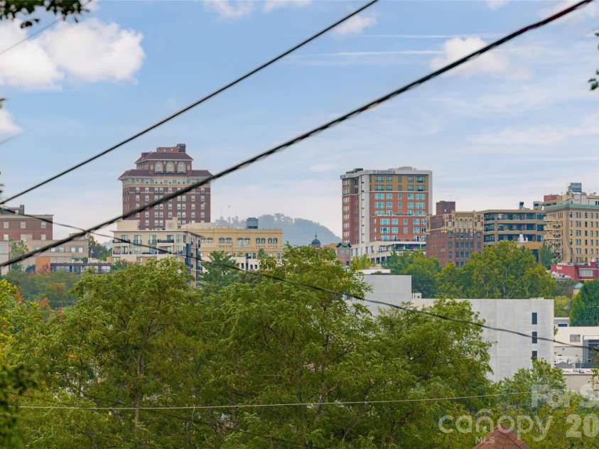 22 Pine Grove Avenue, Asheville, NC 28801.  MLS# CAR4185967, YatesRealty ID 16680. 