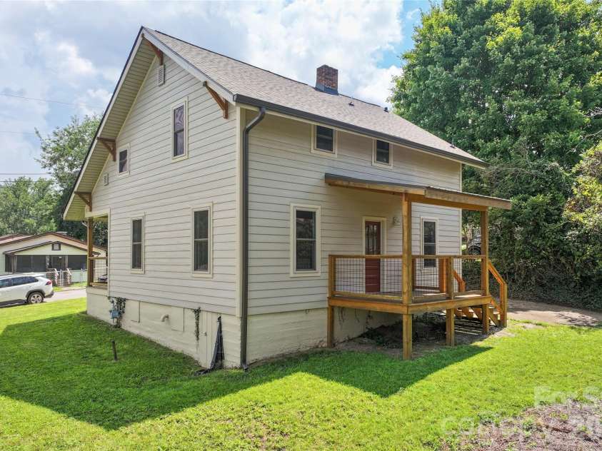 22 Pine Grove Avenue, Asheville, NC 28801.  MLS# CAR4185967, YatesRealty ID 16680. 
