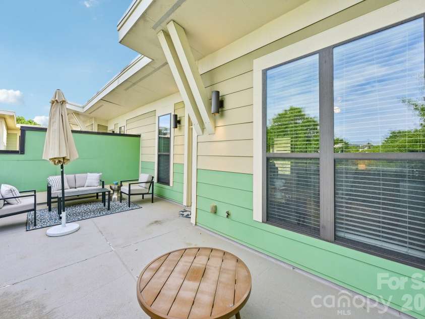3437 Steel Yard Court, Charlotte, NC 28205.  MLS# CAR4370868, YatesRealty ID 16681. 3rd level terrace