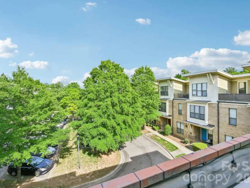 3437 Steel Yard Court, Charlotte, NC 28205.  MLS# CAR4370868, YatesRealty ID 16681. 3rd level terrace