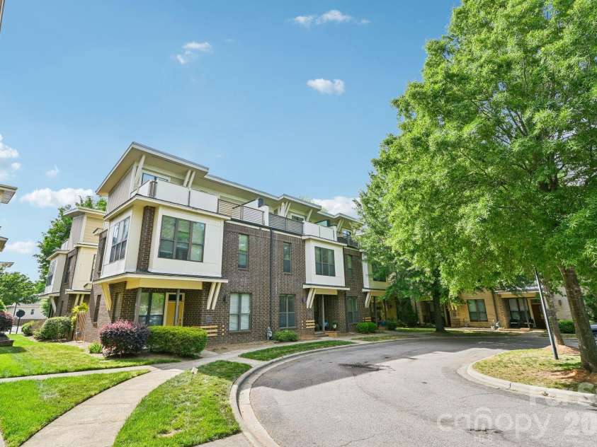 3437 Steel Yard Court, Charlotte, NC 28205.  MLS# CAR4370868, YatesRealty ID 16681. 