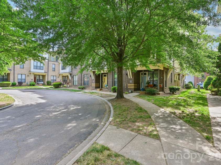 3437 Steel Yard Court, Charlotte, NC 28205.  MLS# CAR4370868, YatesRealty ID 16681. 