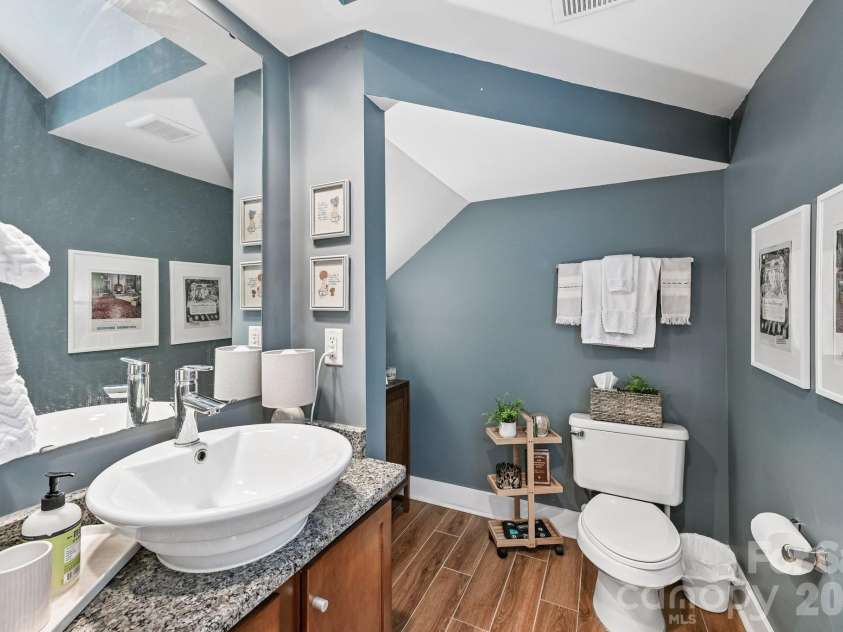3437 Steel Yard Court, Charlotte, NC 28205.  MLS# CAR4370868, YatesRealty ID 16681. Half bath