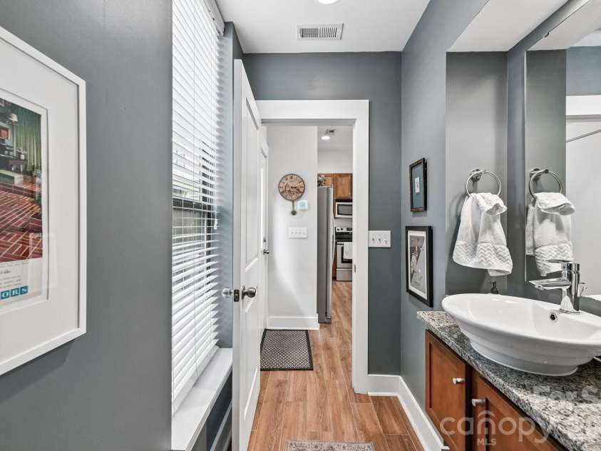 3437 Steel Yard Court, Charlotte, NC 28205.  MLS# CAR4370868, YatesRealty ID 16681. Half bath