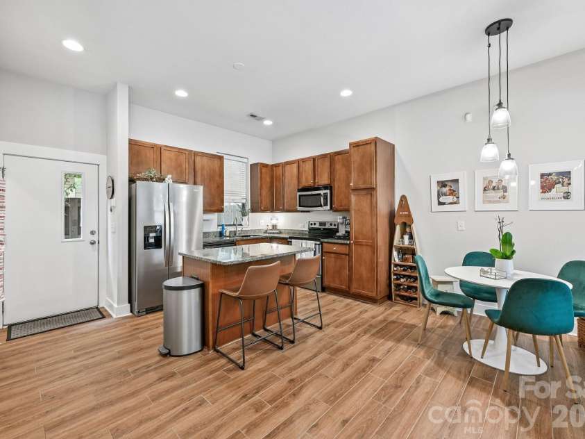 3437 Steel Yard Court, Charlotte, NC 28205.  MLS# CAR4370868, YatesRealty ID 16681. Kitchen