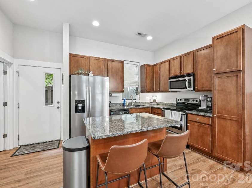 3437 Steel Yard Court, Charlotte, NC 28205.  MLS# CAR4370868, YatesRealty ID 16681. Kitchen
