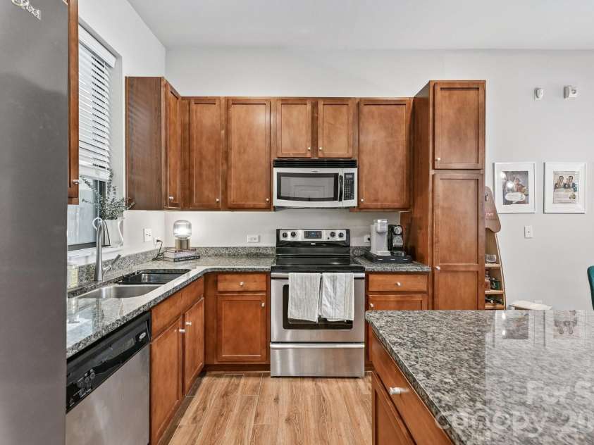 3437 Steel Yard Court, Charlotte, NC 28205.  MLS# CAR4370868, YatesRealty ID 16681. Kitchen