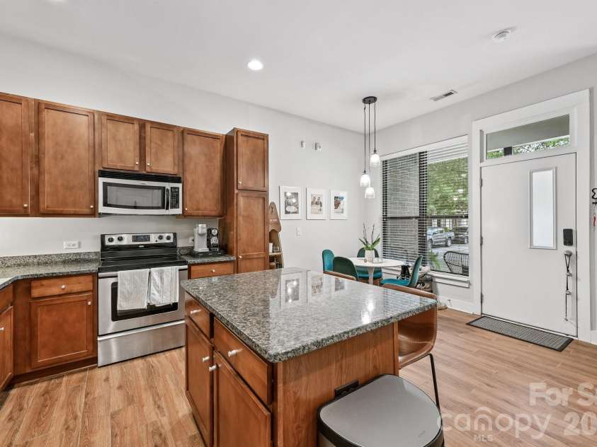 3437 Steel Yard Court, Charlotte, NC 28205.  MLS# CAR4370868, YatesRealty ID 16681. Kitchen