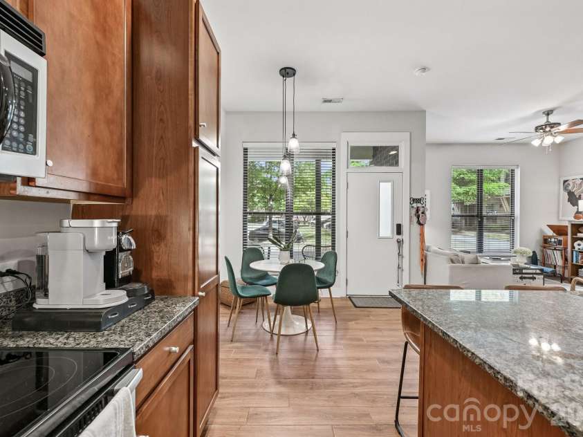 3437 Steel Yard Court, Charlotte, NC 28205.  MLS# CAR4370868, YatesRealty ID 16681. Kitchen