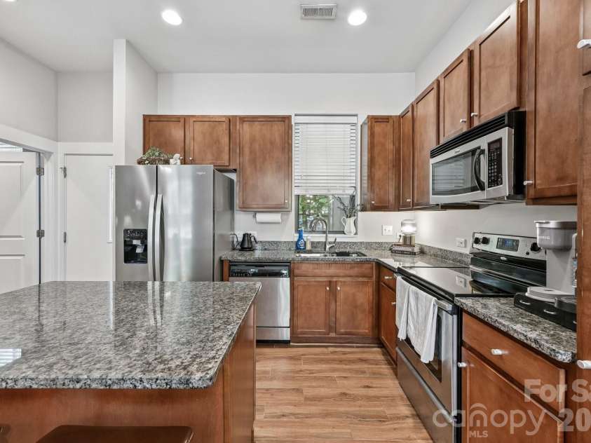 3437 Steel Yard Court, Charlotte, NC 28205.  MLS# CAR4370868, YatesRealty ID 16681. Kitchen