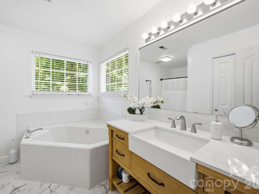 3514 Brooktree Lane, Indian Trail, NC 28079.  MLS# CAR4371815, YatesRealty ID 16683. 