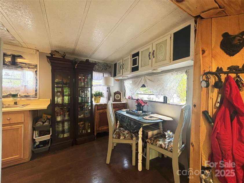 101 Mallard Loop, Waynesville, NC 28785.  MLS# CAR4257285, YatesRealty ID 16684. Dining area.