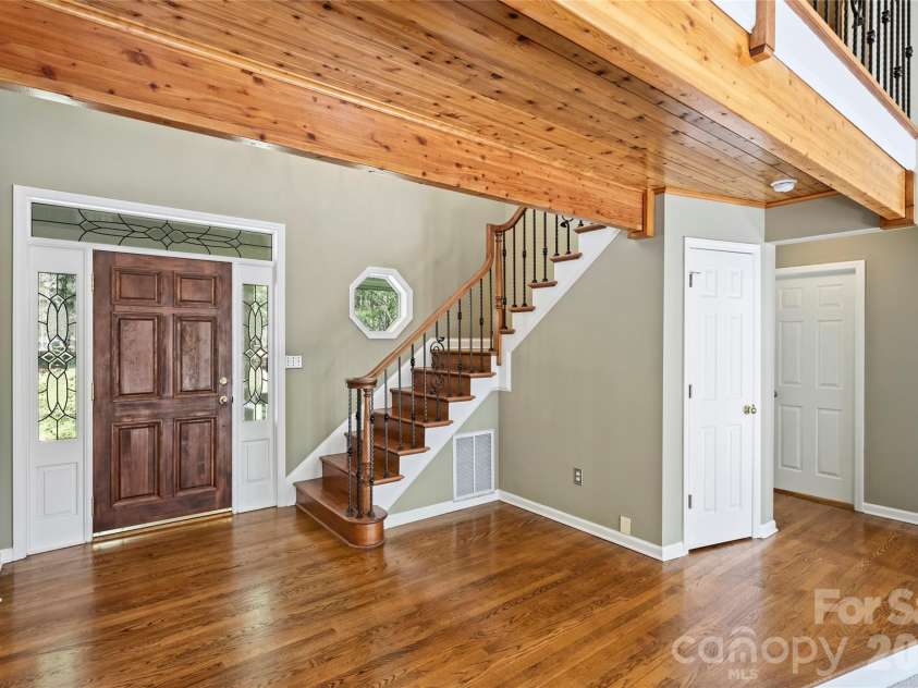 2005 Gathering Place, Kannapolis, NC 28081.  MLS# CAR4365757, YatesRealty ID 16684. Entry Foyer