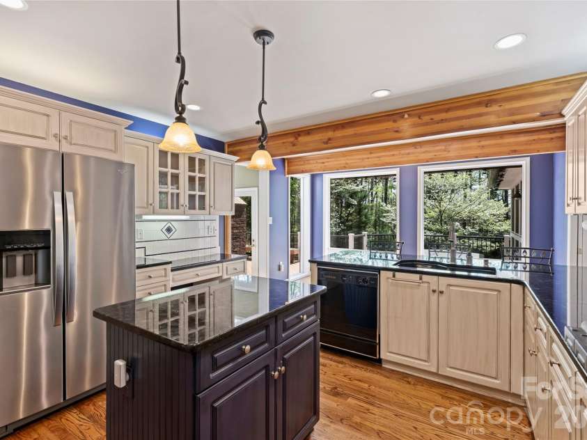 2005 Gathering Place, Kannapolis, NC 28081.  MLS# CAR4365757, YatesRealty ID 16684. Kitchen