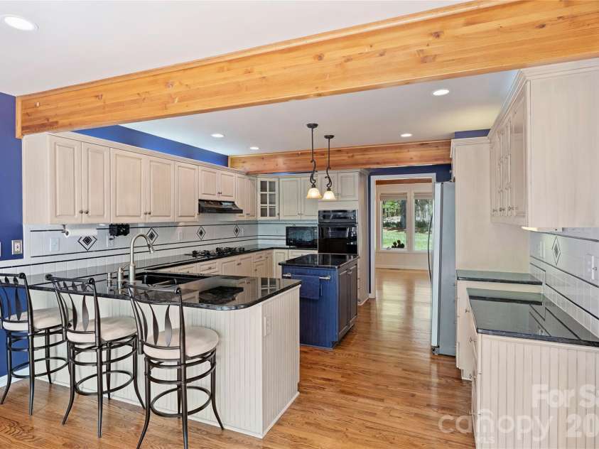 2005 Gathering Place, Kannapolis, NC 28081.  MLS# CAR4365757, YatesRealty ID 16684. Kitchen