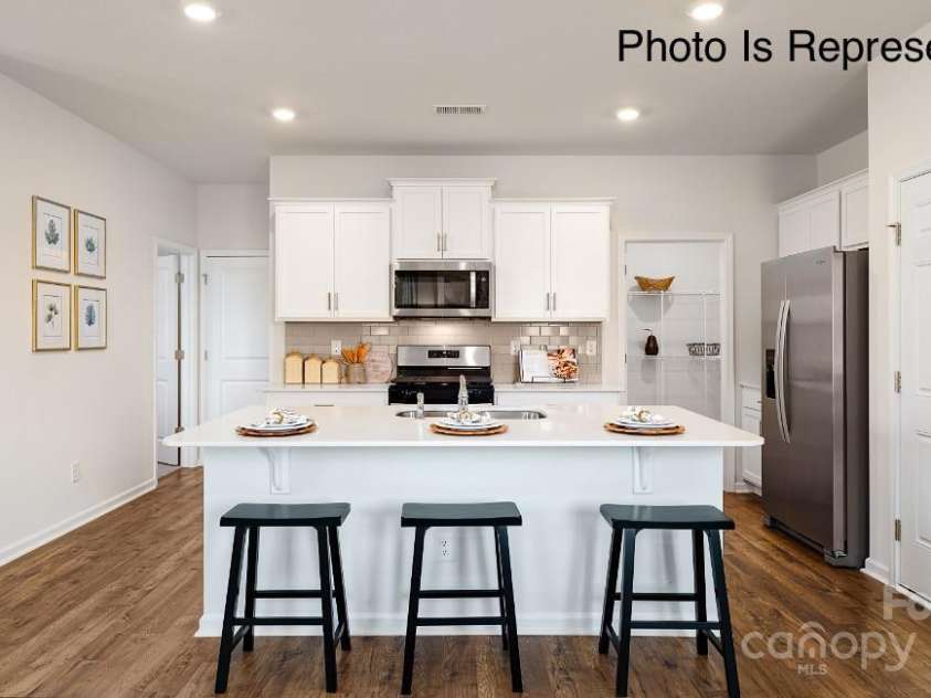 131 Meadow View Drive, Statesville, NC 28677.  MLS# CAR4256121, YatesRealty ID 16686. 