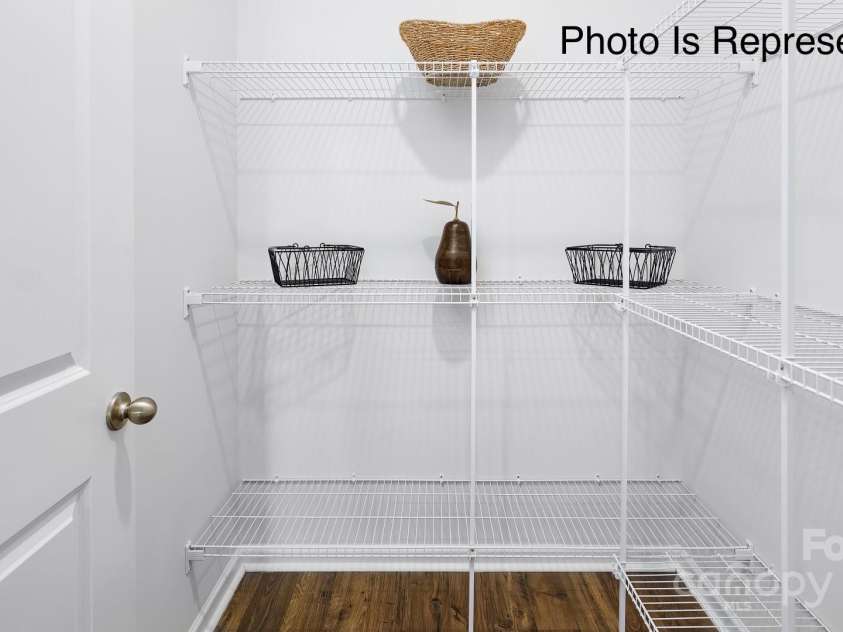 131 Meadow View Drive, Statesville, NC 28677.  MLS# CAR4256121, YatesRealty ID 16686. Large walk in pantry