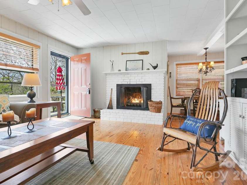 218 Hickory Lane, Lake Toxaway, NC 28747.  MLS# CAR4364583, YatesRealty ID 16686. 
