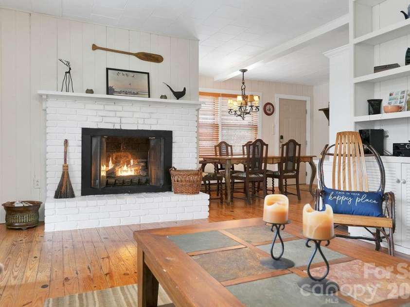 218 Hickory Lane, Lake Toxaway, NC 28747.  MLS# CAR4364583, YatesRealty ID 16686. 