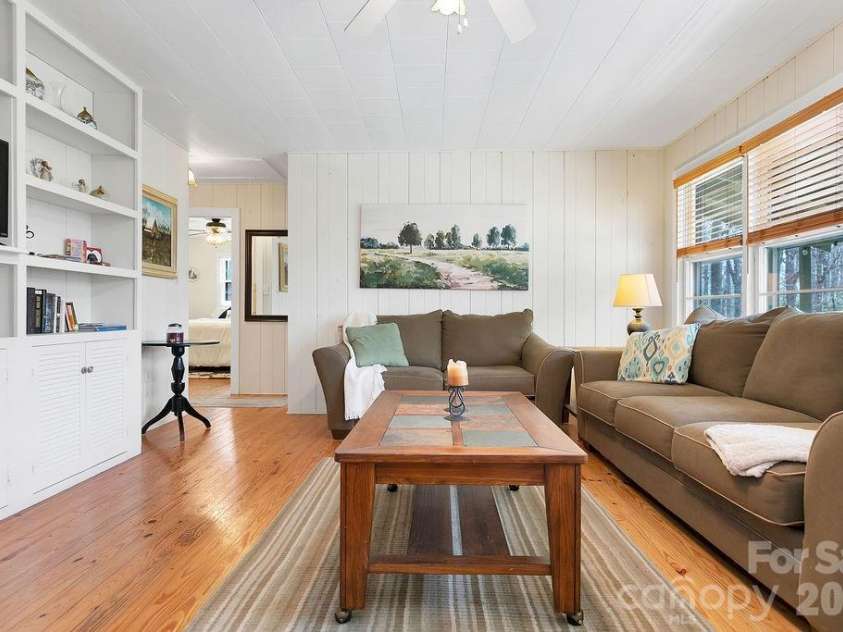 218 Hickory Lane, Lake Toxaway, NC 28747.  MLS# CAR4364583, YatesRealty ID 16686. 
