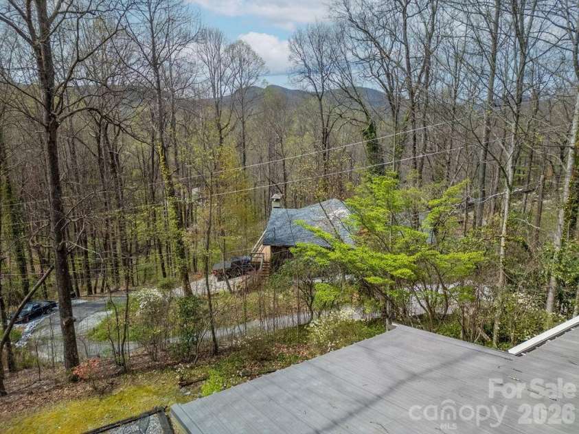218 Hickory Lane, Lake Toxaway, NC 28747.  MLS# CAR4364583, YatesRealty ID 16686. 