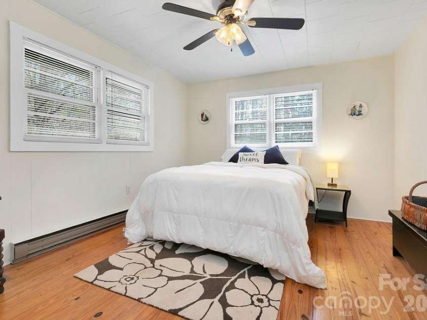 218 Hickory Lane, Lake Toxaway, NC 28747.  MLS# CAR4364583, YatesRealty ID 16686. 