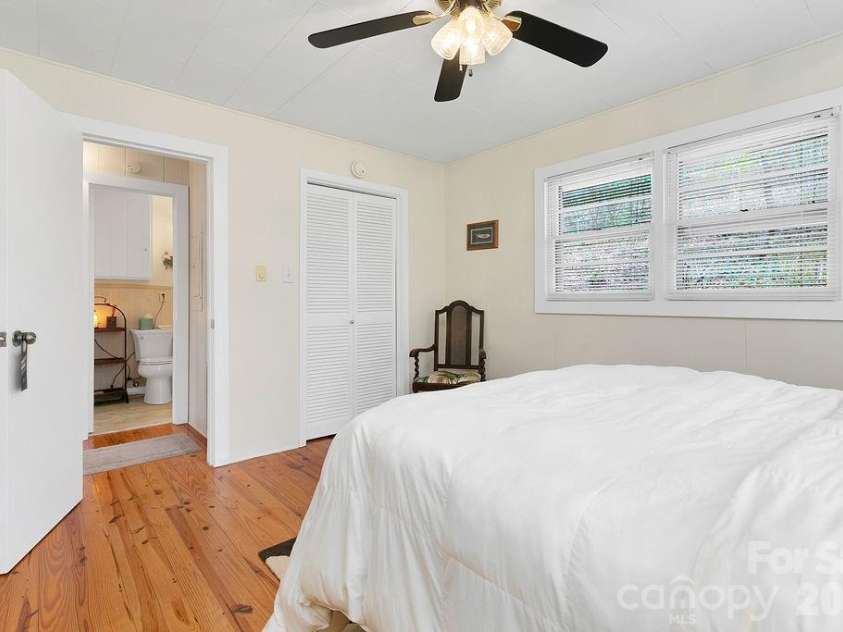 218 Hickory Lane, Lake Toxaway, NC 28747.  MLS# CAR4364583, YatesRealty ID 16686. 